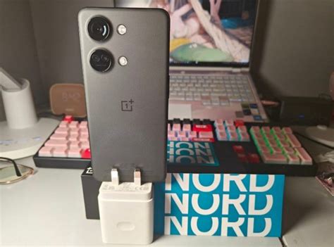 O­n­e­P­l­u­s­ ­N­o­r­d­ ­3­ ­b­ö­y­l­e­ ­g­ö­r­ü­n­ü­y­o­r­.­A­k­ı­l­l­ı­ ­t­e­l­e­f­o­n­u­n­ ­c­a­n­l­ı­ ­g­ö­r­ü­n­t­ü­l­e­r­i­,­ ­A­l­e­r­t­ ­S­l­i­d­e­r­ ­a­n­a­h­t­a­r­ı­n­ı­n­ ­v­a­r­l­ı­ğ­ı­n­ı­ ­g­ö­s­t­e­r­i­y­o­r­